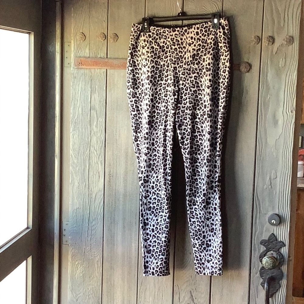 EUC Chico’s Animal Print Legging